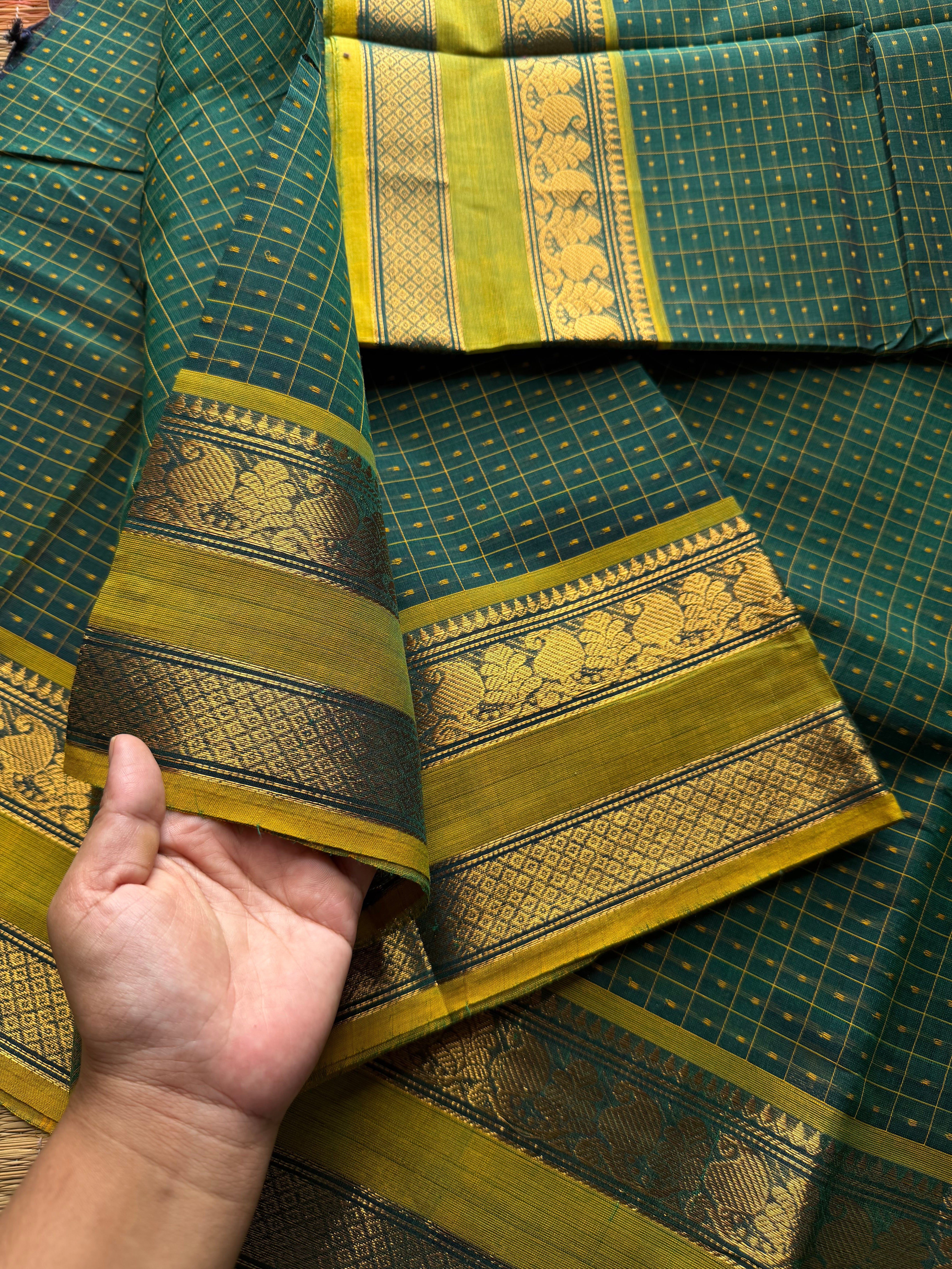 RF658 Lakshadeepam / 1000 Buttas checks / Kattam pattern Kanchi cotton saree : Emerald green shade
