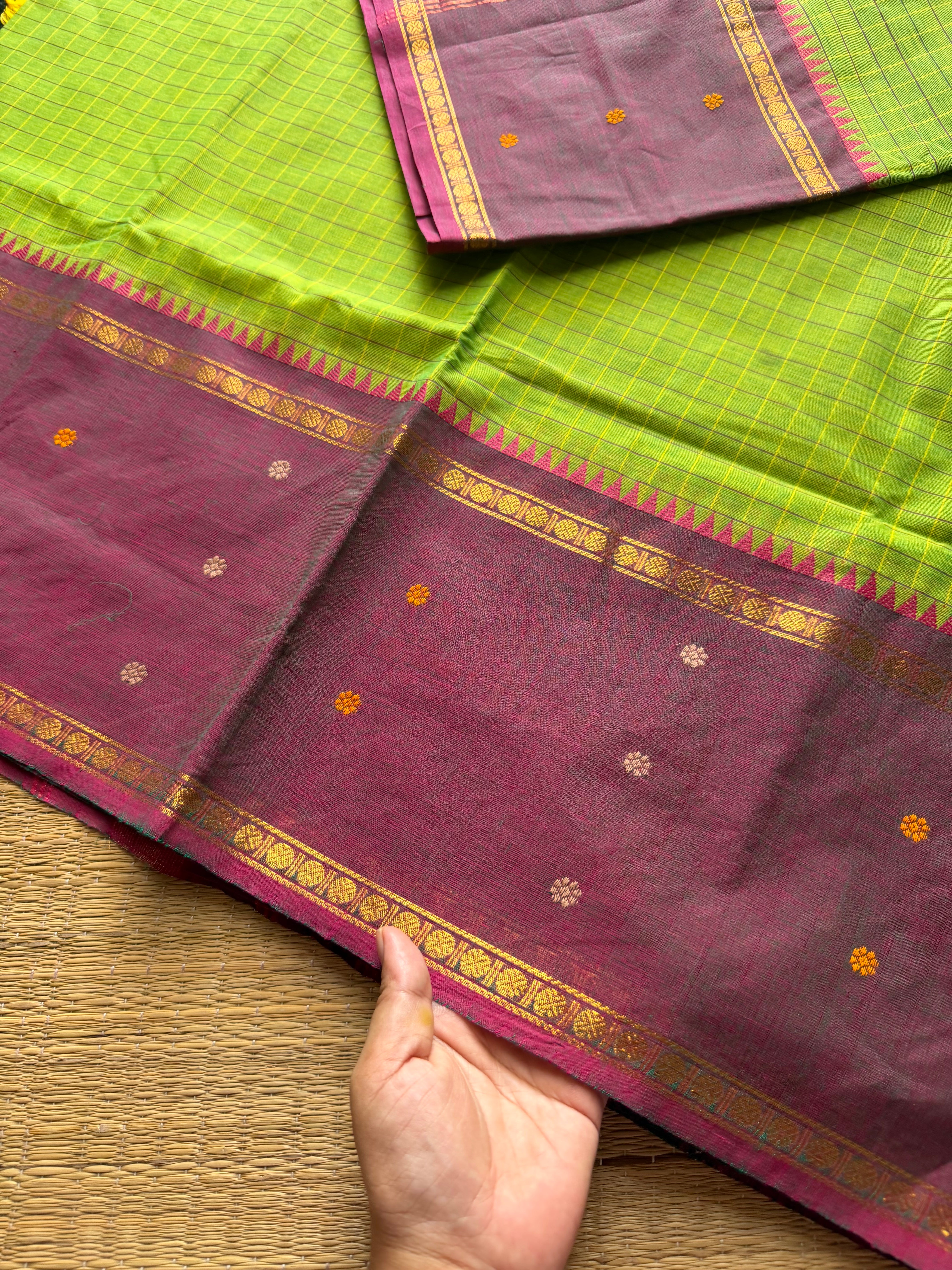 Dual tone Green shade Vintage Border Kanchi Cotton Saree With kattam / checks pattern & handwoven Buttas on the border