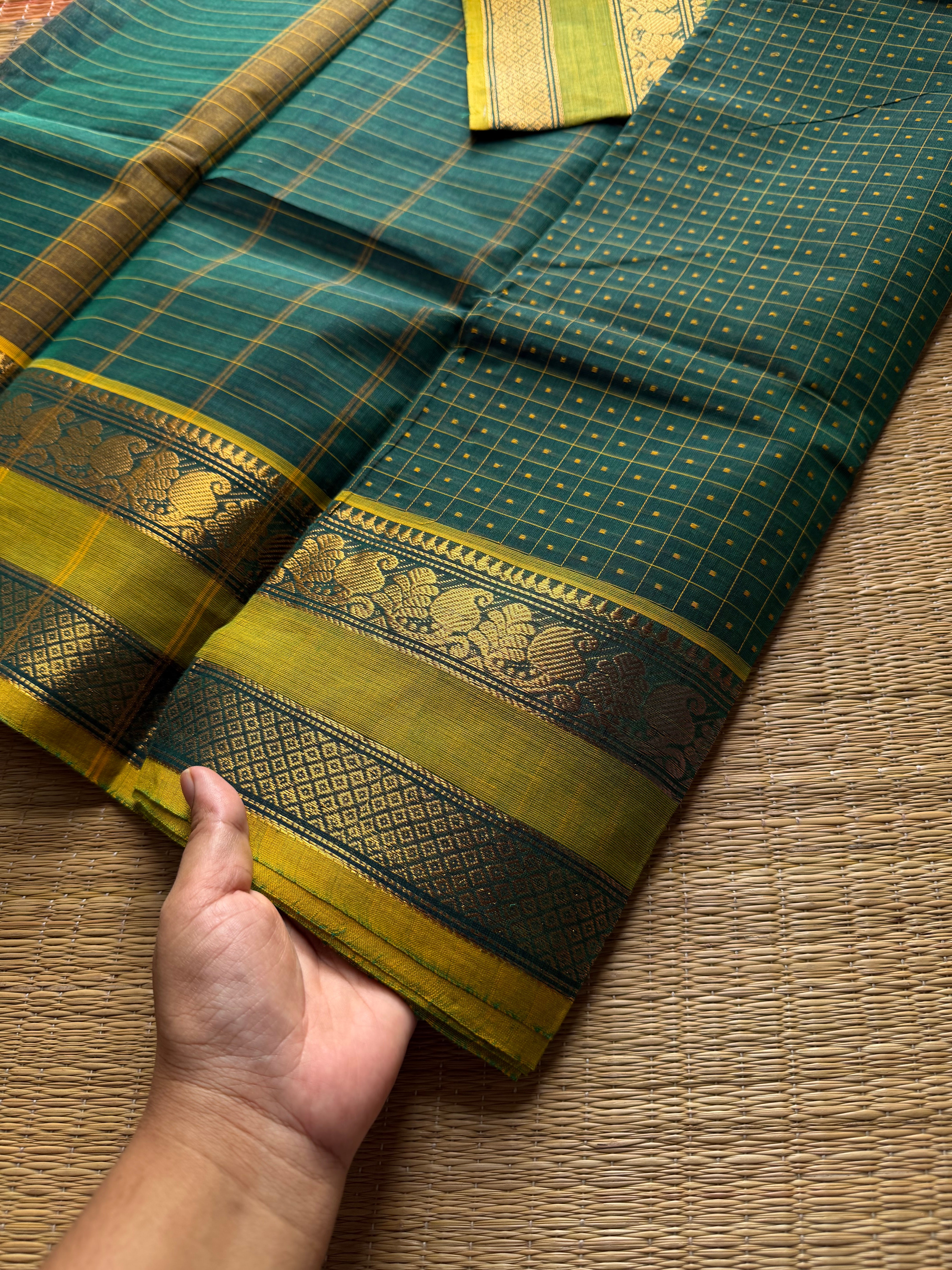 RF658 Lakshadeepam / 1000 Buttas checks / Kattam pattern Kanchi cotton saree : Emerald green shade