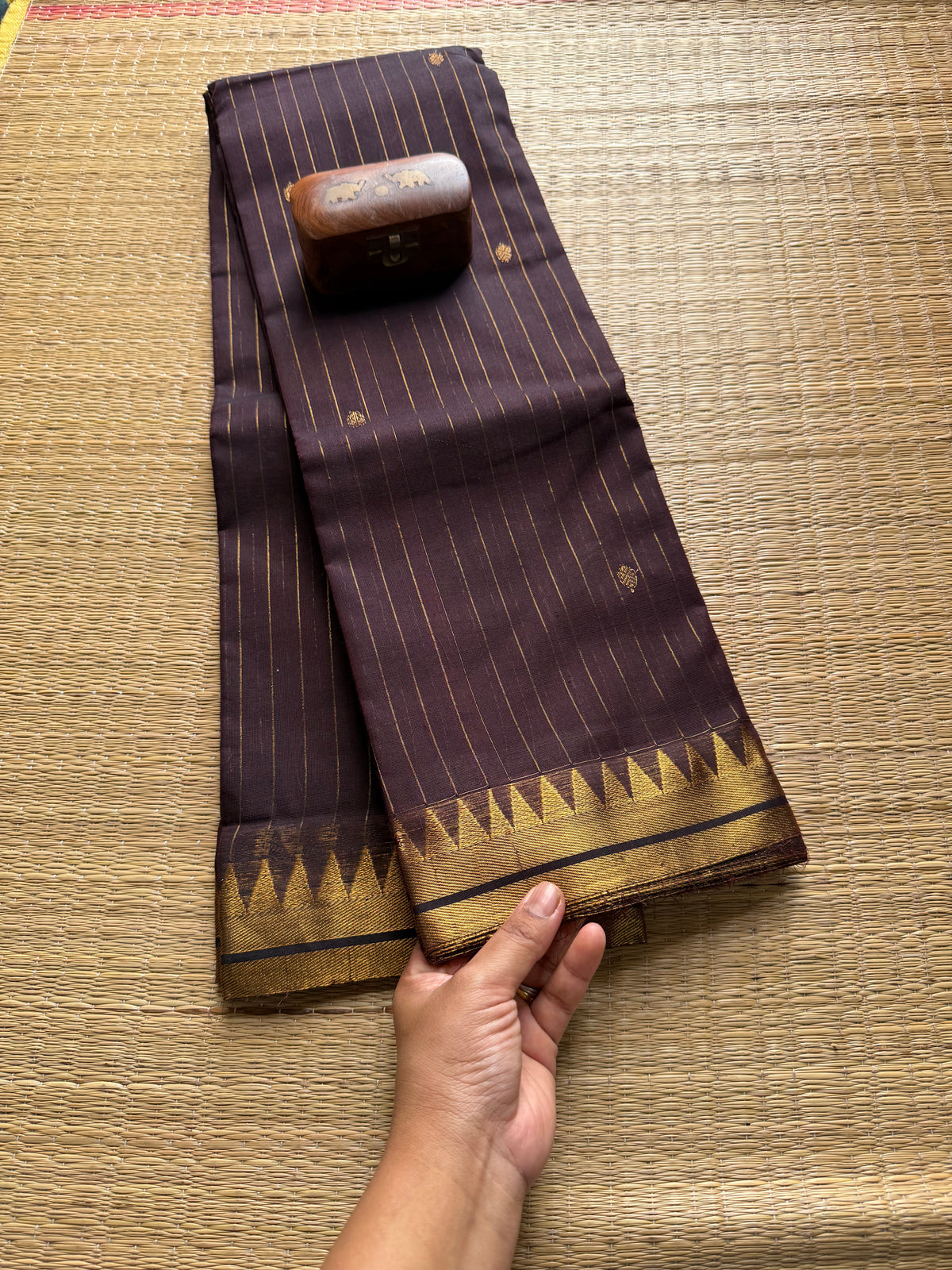 Chocolate Brown Shade Vaira Oosi Pattern Kanchi Cotton Saree
