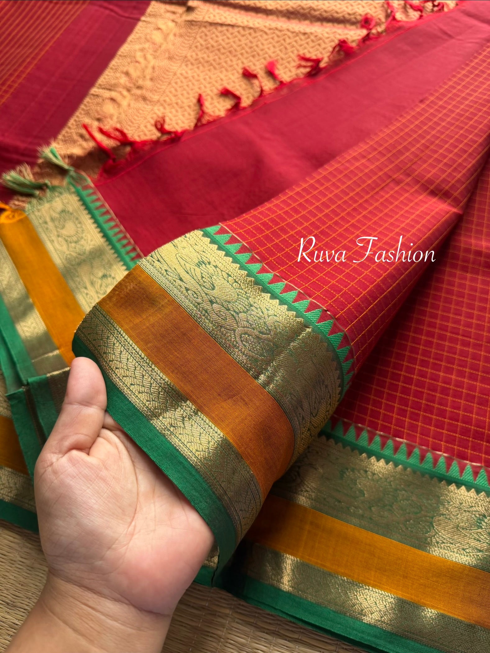 Premium 120 count soft handloom / hand woven Kanchi cotton saree with unique checks pattern & intricate Zari woven rich Pallu