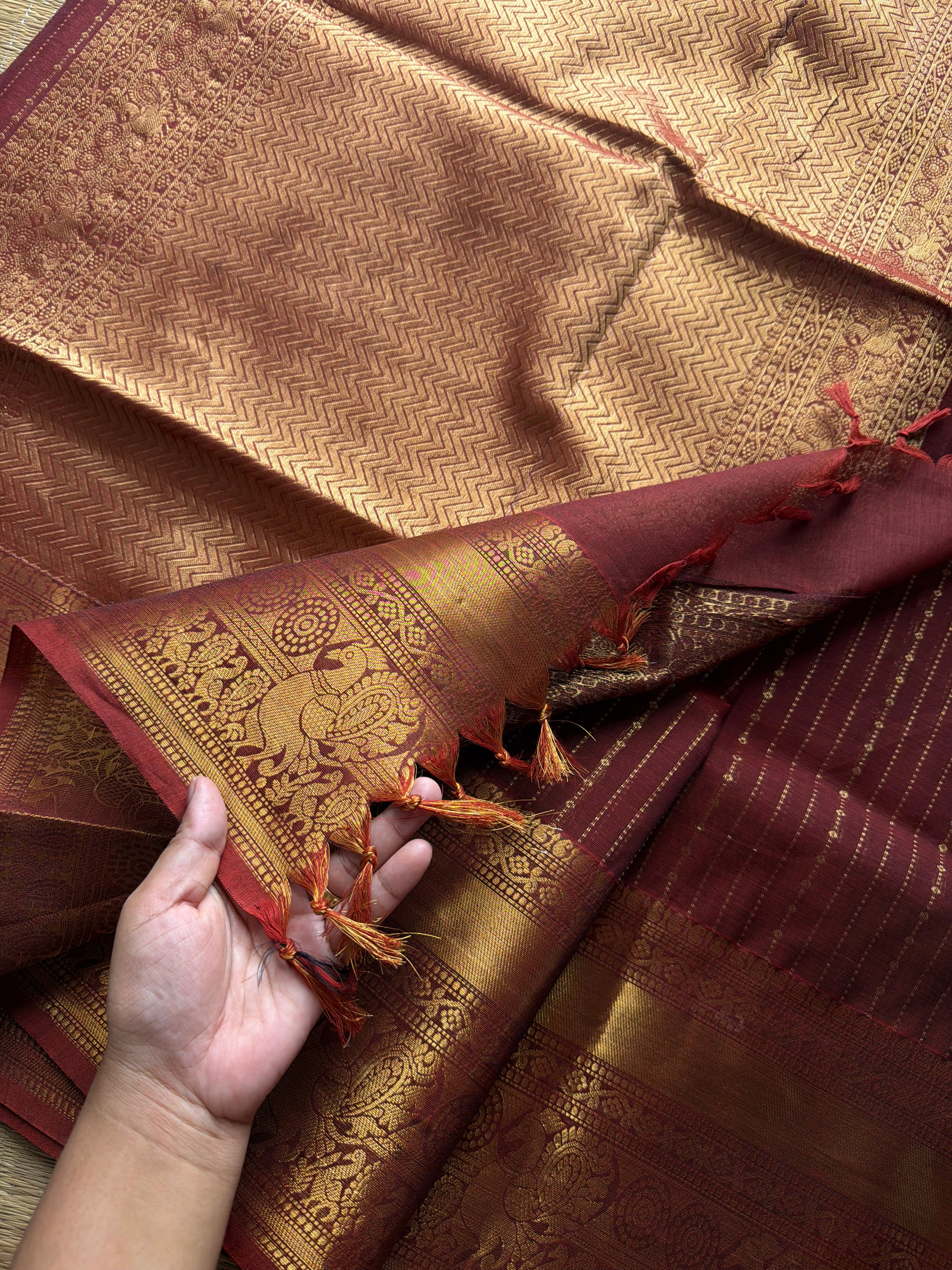 RF1415 Dual Tone Arakku shade ~ Premium Rich Pallu Kanchi cotton saree with intricate Zari woven vaira Oosi pattern & Annam pattern border