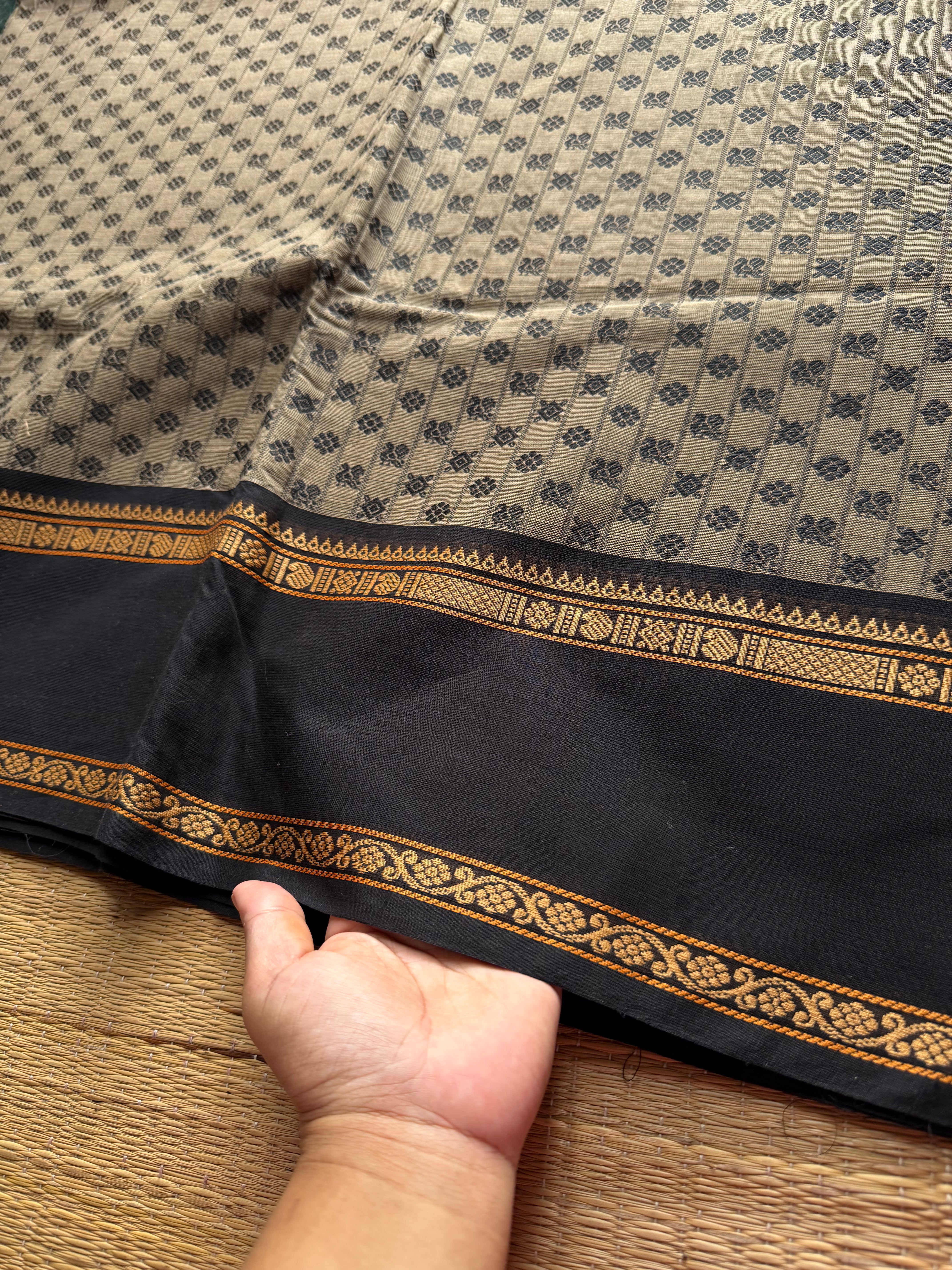 Premium & Exclusive vintage Kanchi Cotton saree ~ grey with black