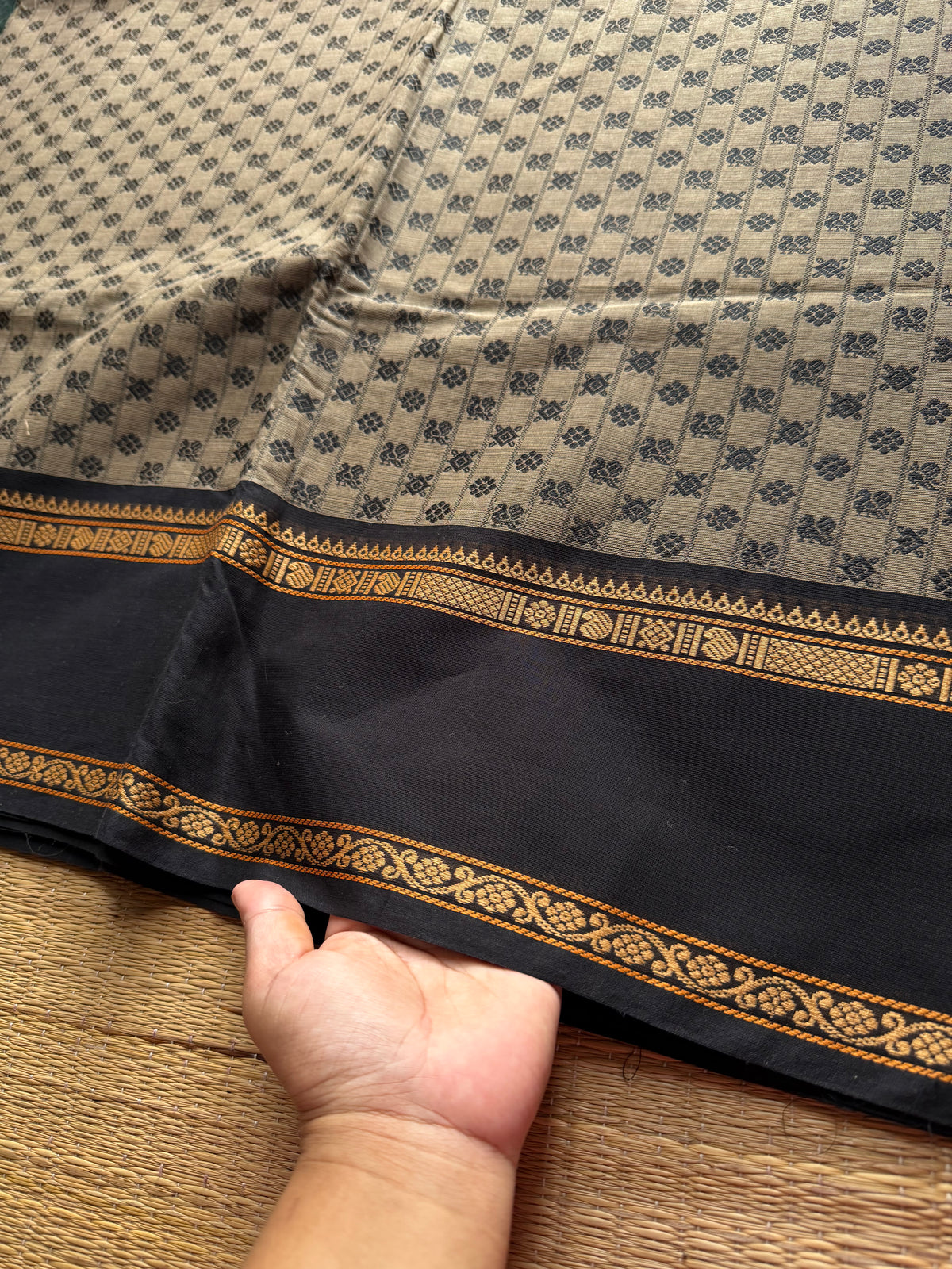 Premium & Exclusive vintage Kanchi Cotton saree ~ grey with black
