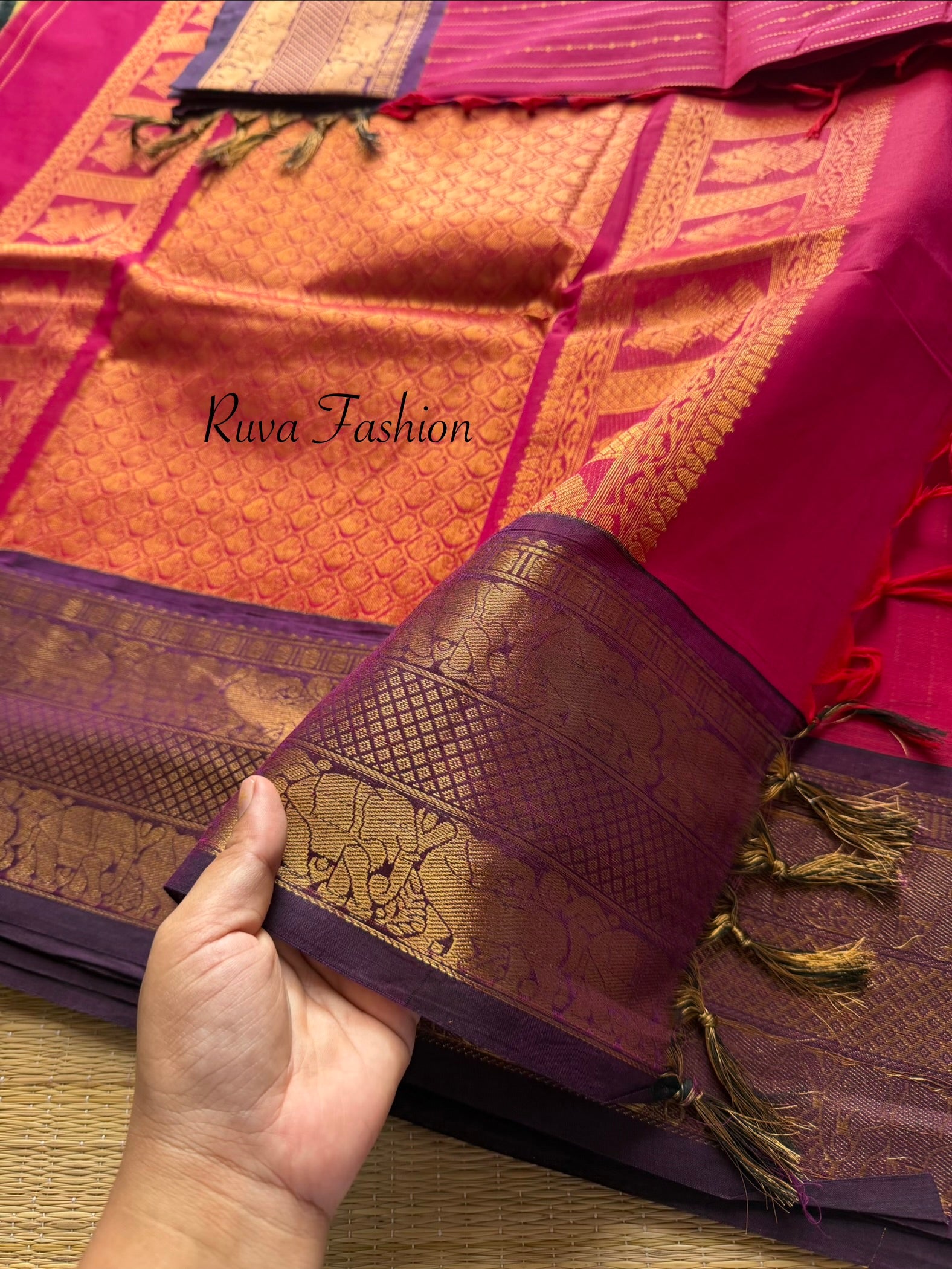 Magenta pink with contrast purple shade Premium Kanchi Cotton saree With Vaira Oosi pattern and intricate Rich Zari woven Pallu