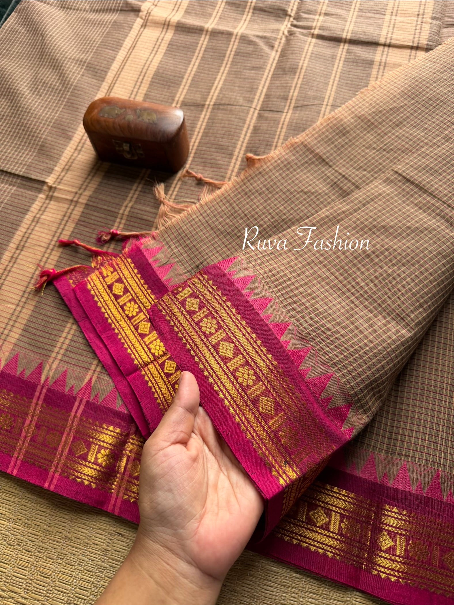RF73 Biscuit & grey dual shade with contrast pink Zari border Kanchi cotton saree with Podi Kattam / small checks pattern
