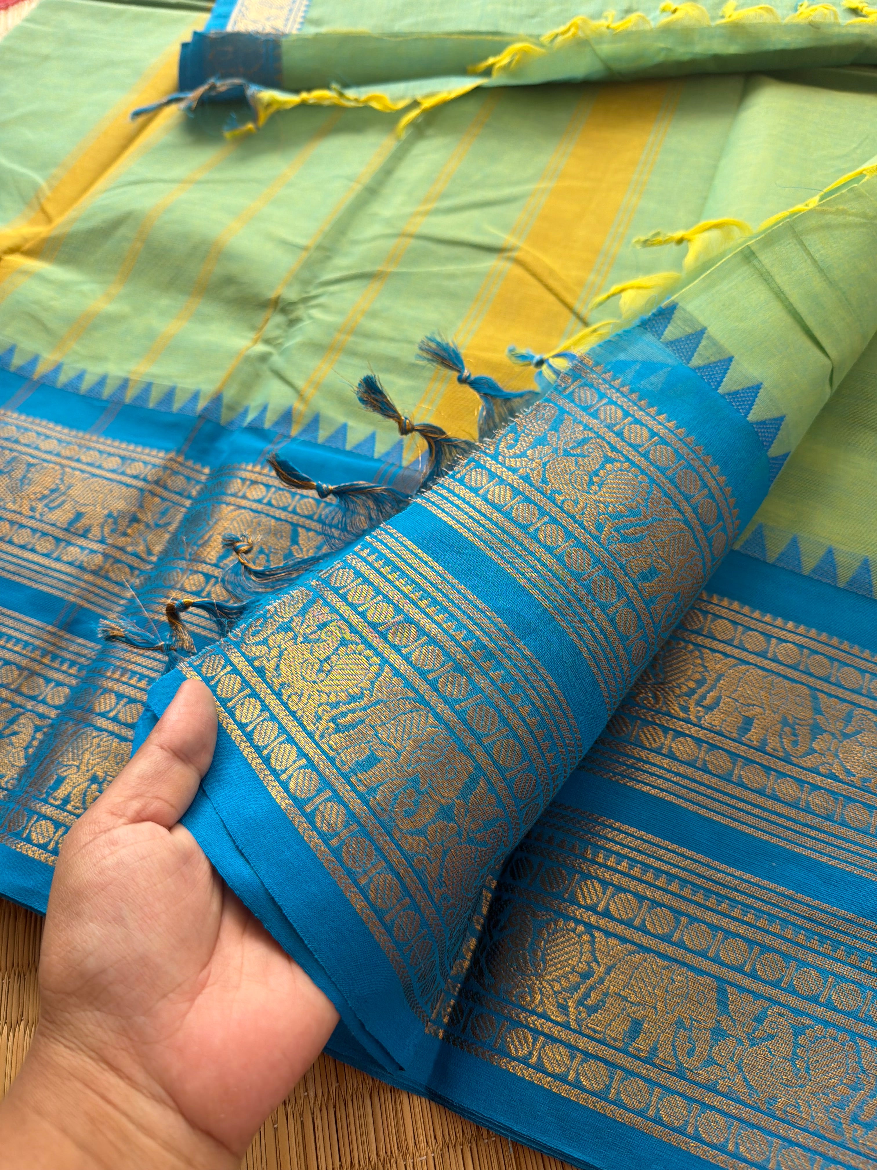 RF157 Apple green shade with contrast sky blue Rettapet / Retta Patta border Kanchi cotton saree