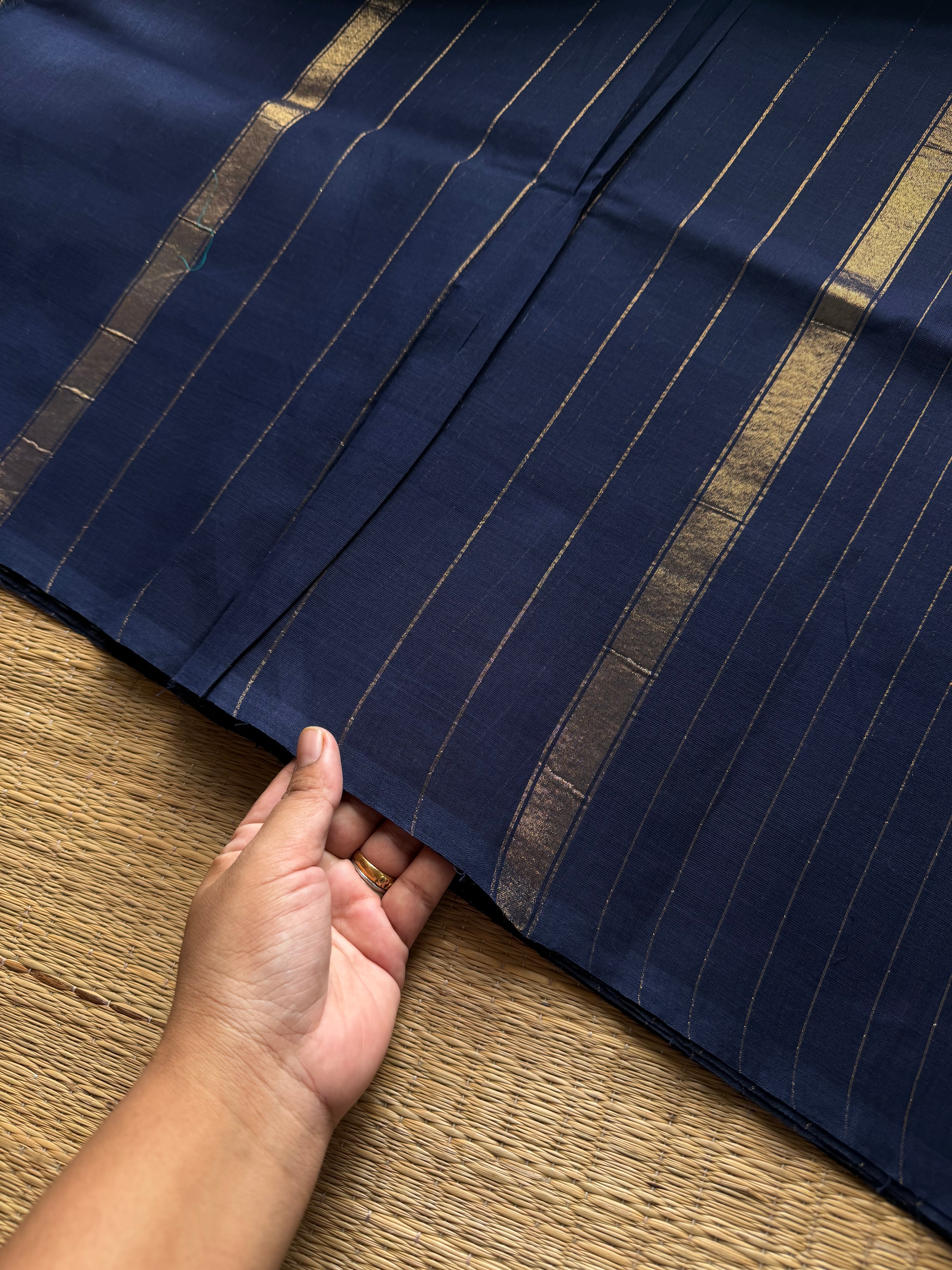 RF1216 Navy blue ~ Borderless soft Kanchi cotton saree with vaira Oosi pattern