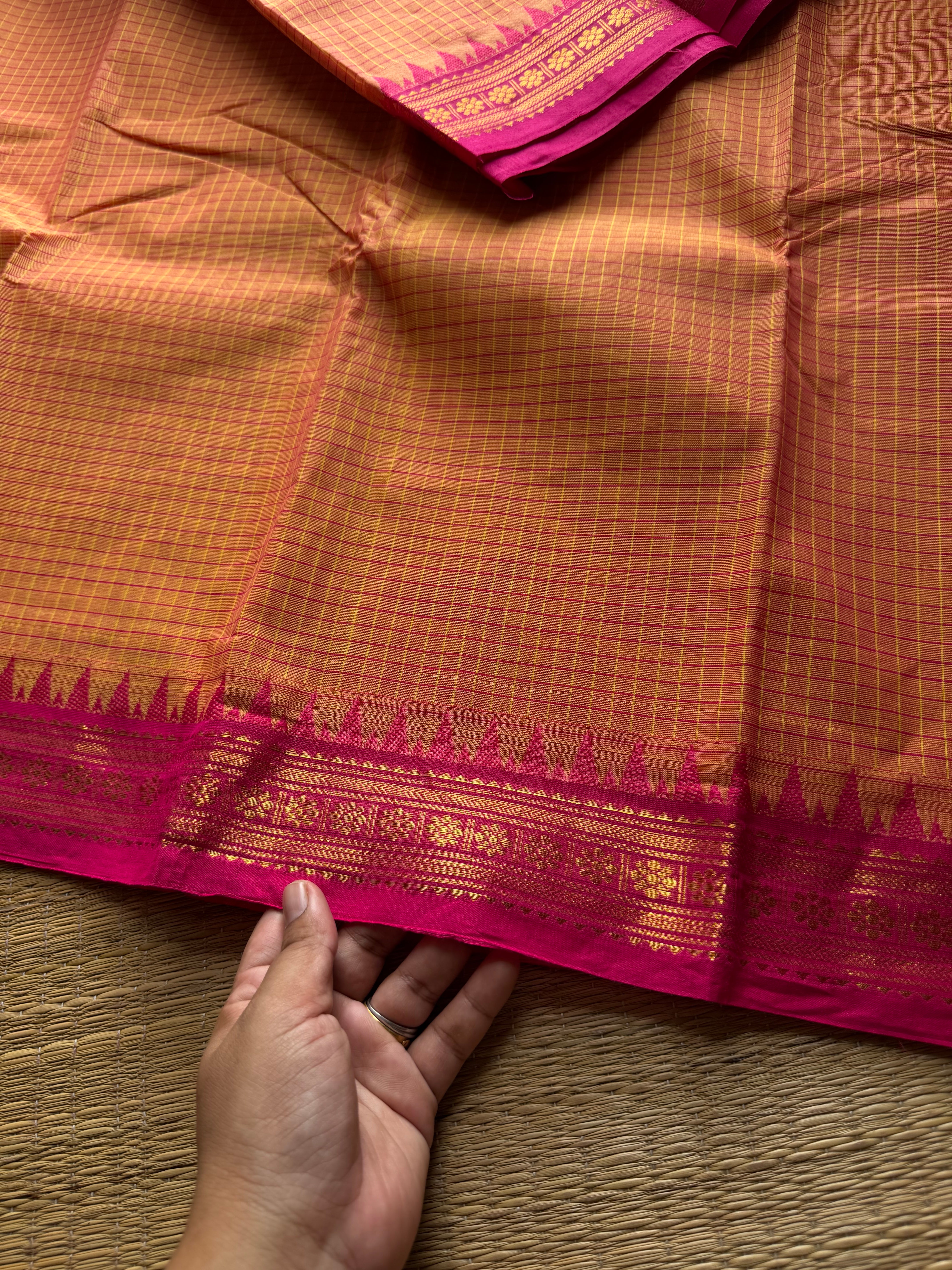 Podi Kattam ~ Dual tone orange shade pink combination small checks Kanchi cotton saree