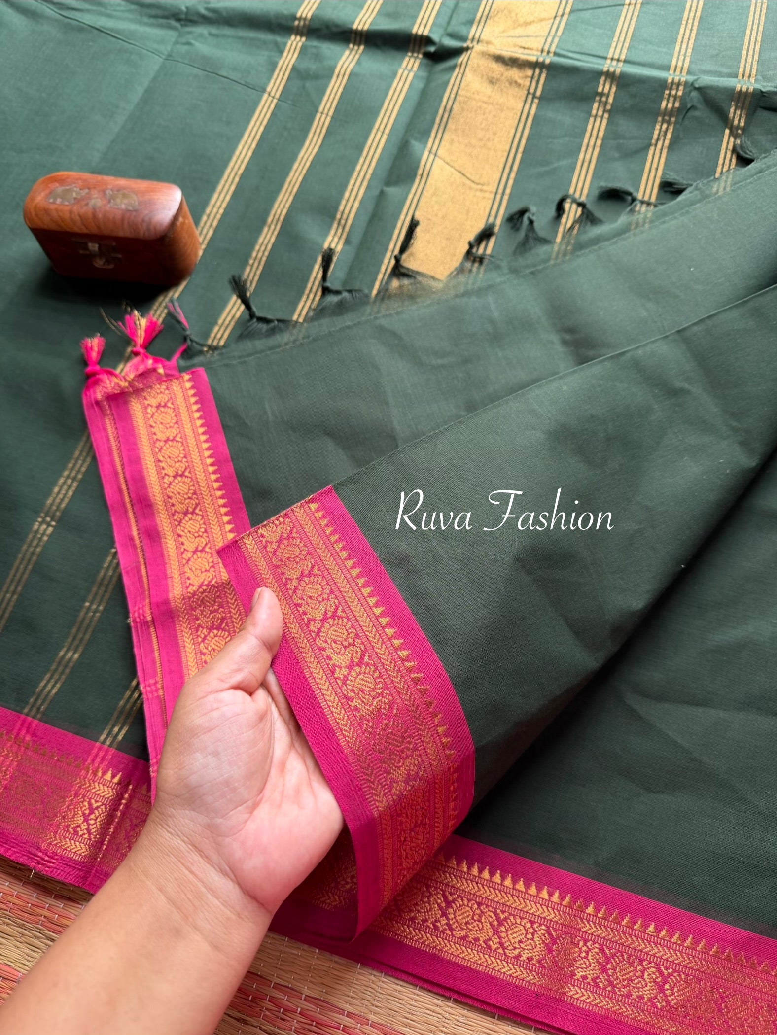 RF70 Bottle green shade with pink contrast small Zari border Kanchi cotton saree