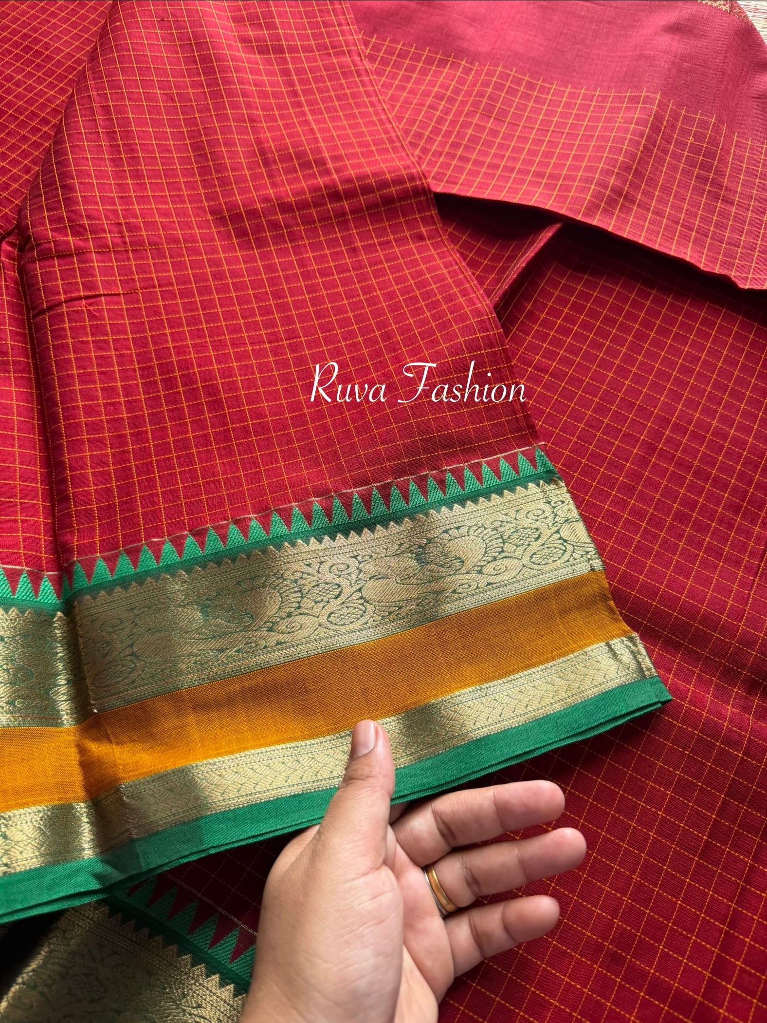 Premium 120 count soft handloom / hand woven Kanchi cotton saree with unique checks pattern & intricate Zari woven rich Pallu