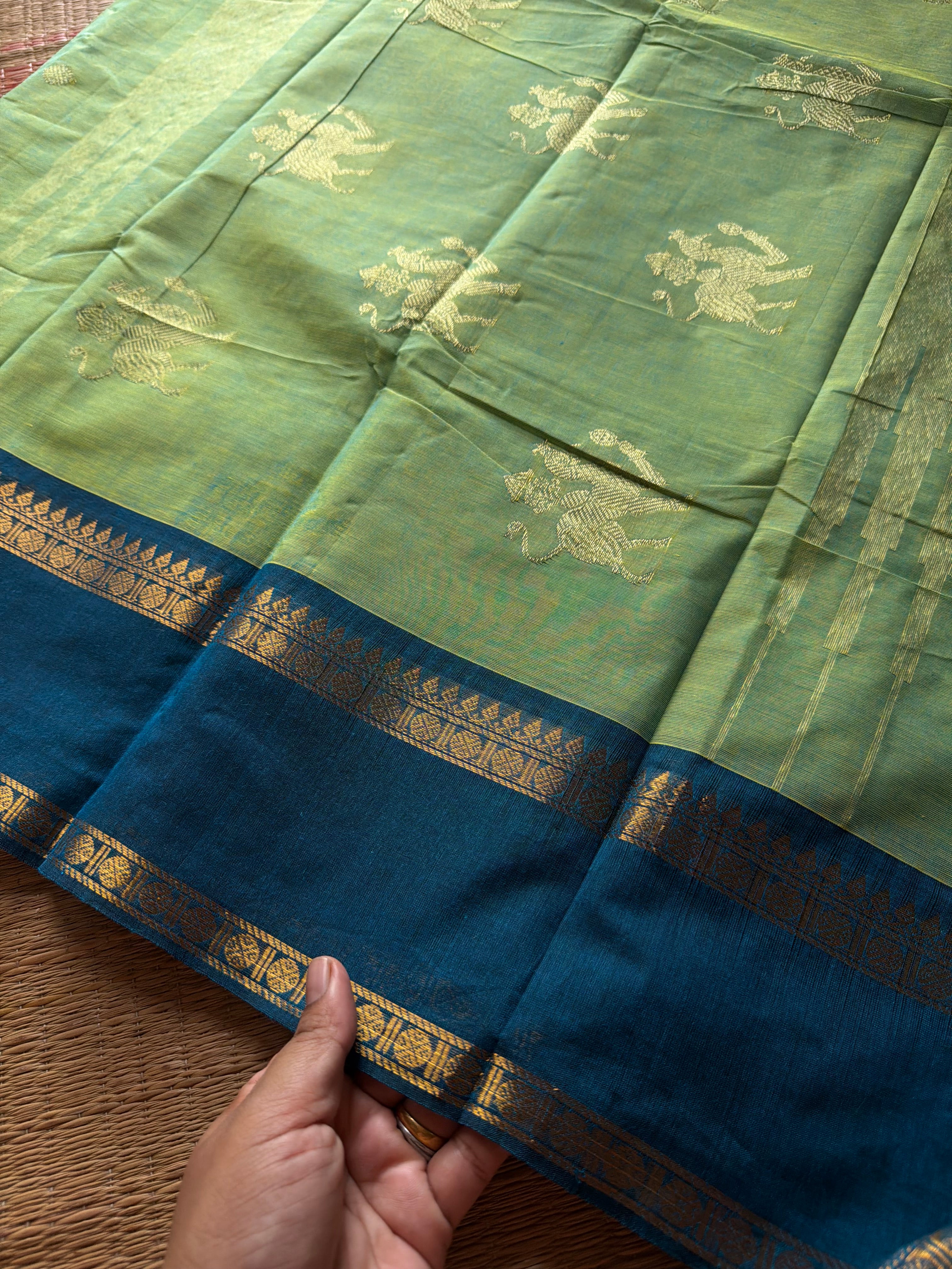 RF1379 Premium 120 count Rich Pallu Kanchi cotton saree with traditional gap border & yazhi pattern buttas ~ Dual tone Apple green