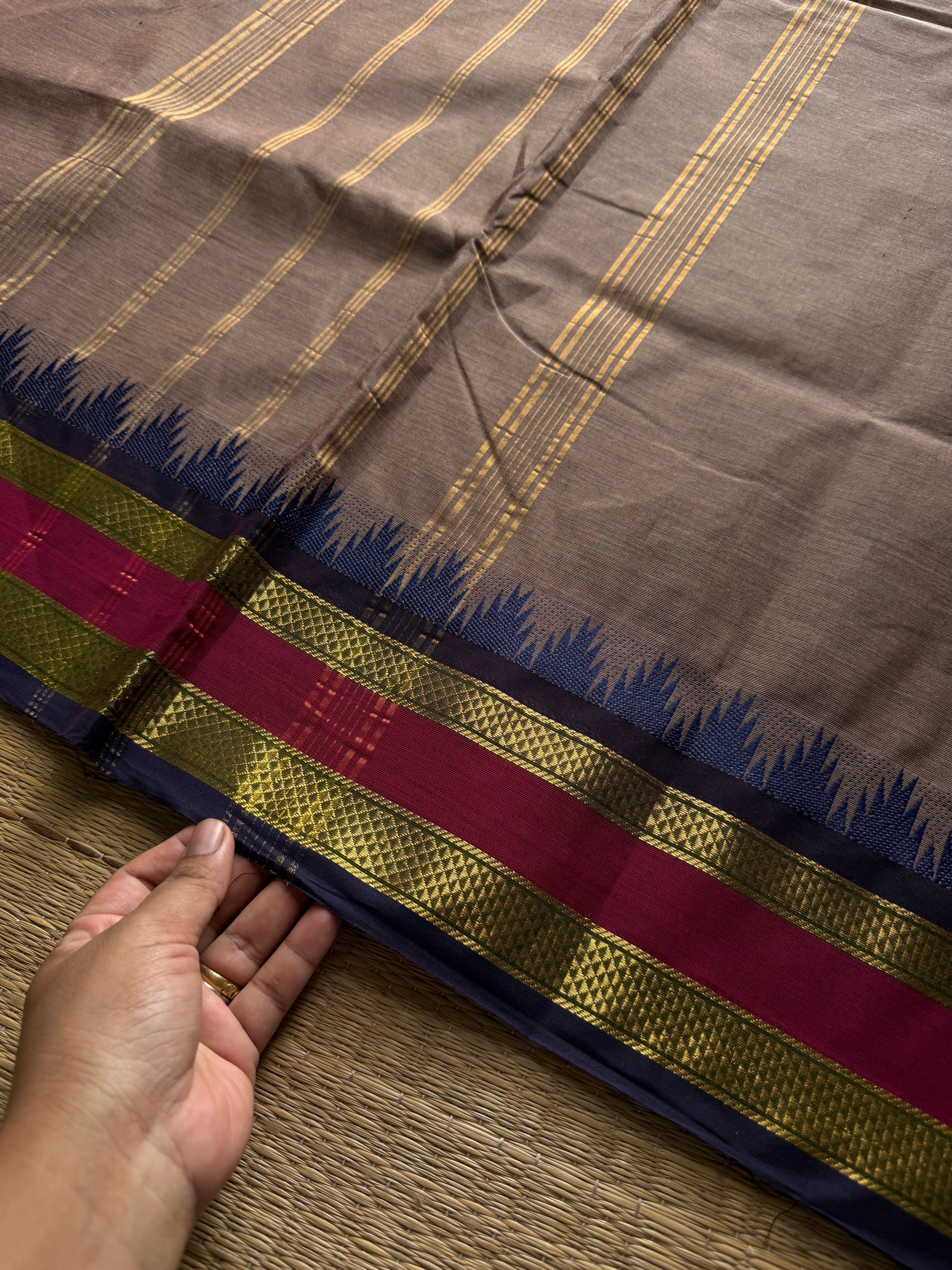 RF973 Thazhampoo border Kanchi cotton saree ~ Dual tone grey