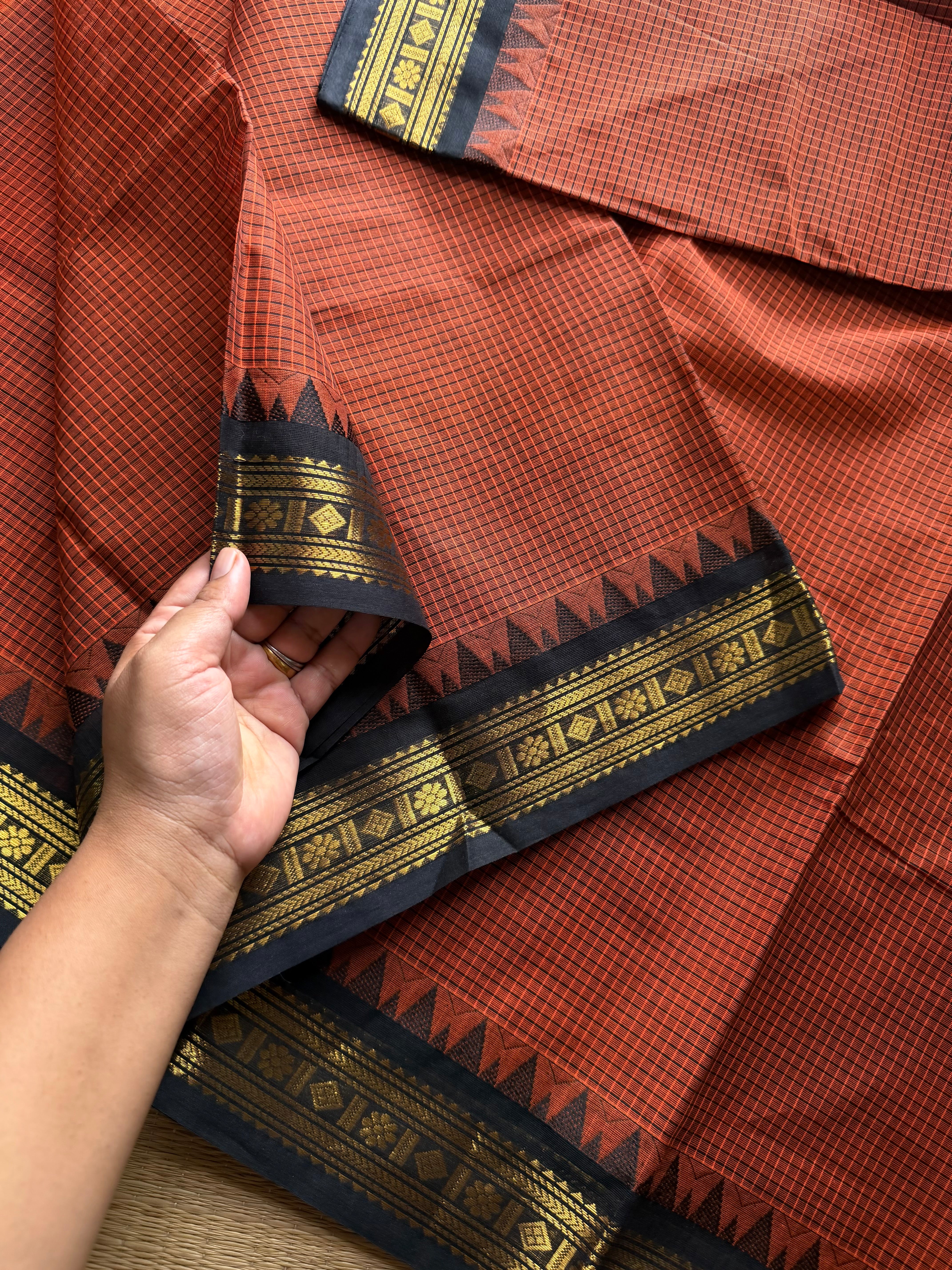 RF920 Rust orange with black ~ Vintage Podi Kattam Kanchi cotton saree with small border