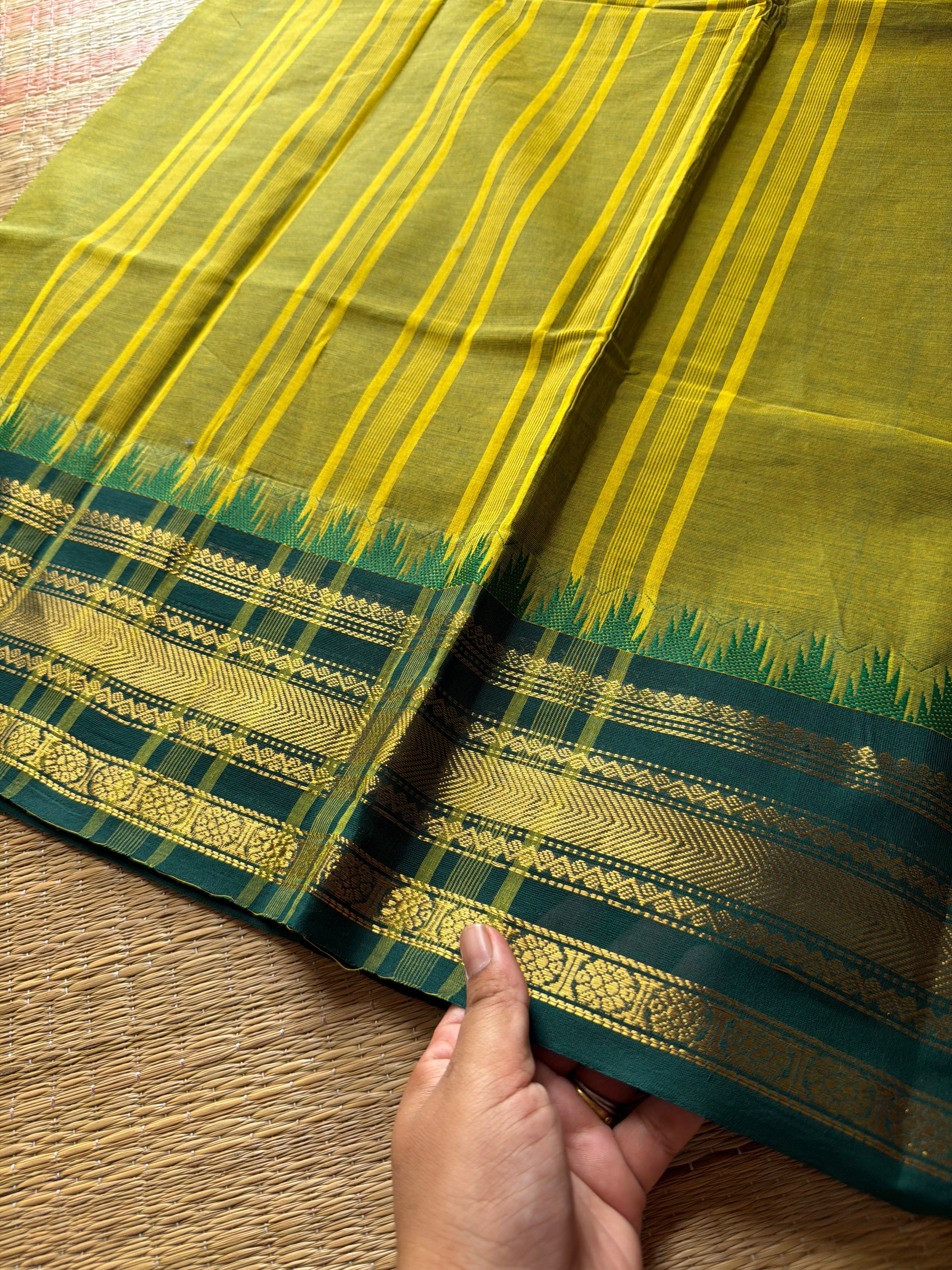 RF683 Thazhampoo border Kanchi cotton saree ~ Green