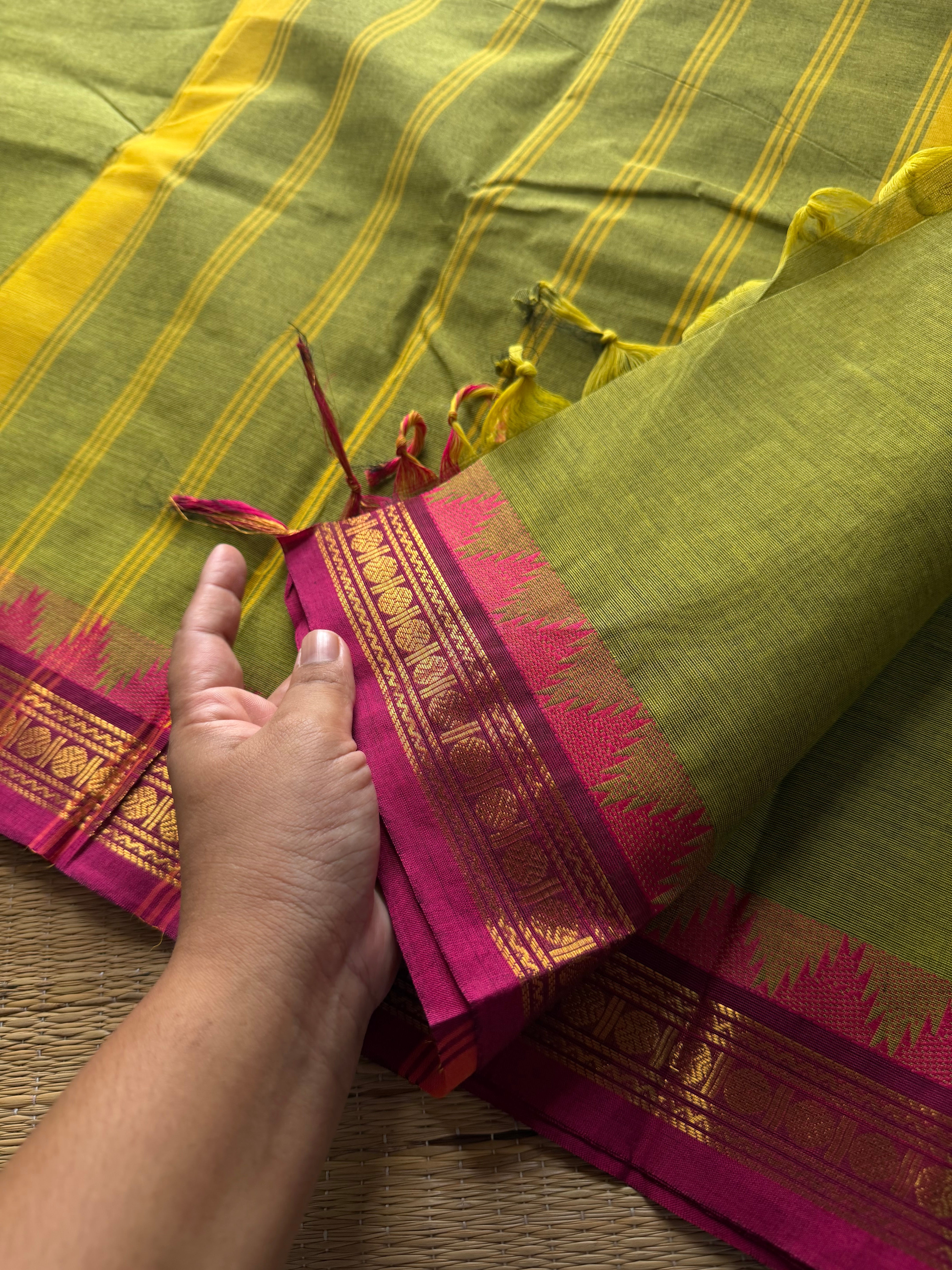 RF572 Thazhampoo Pattern ~ Green & Pink Combination Small Border Kanchi Cotton Saree