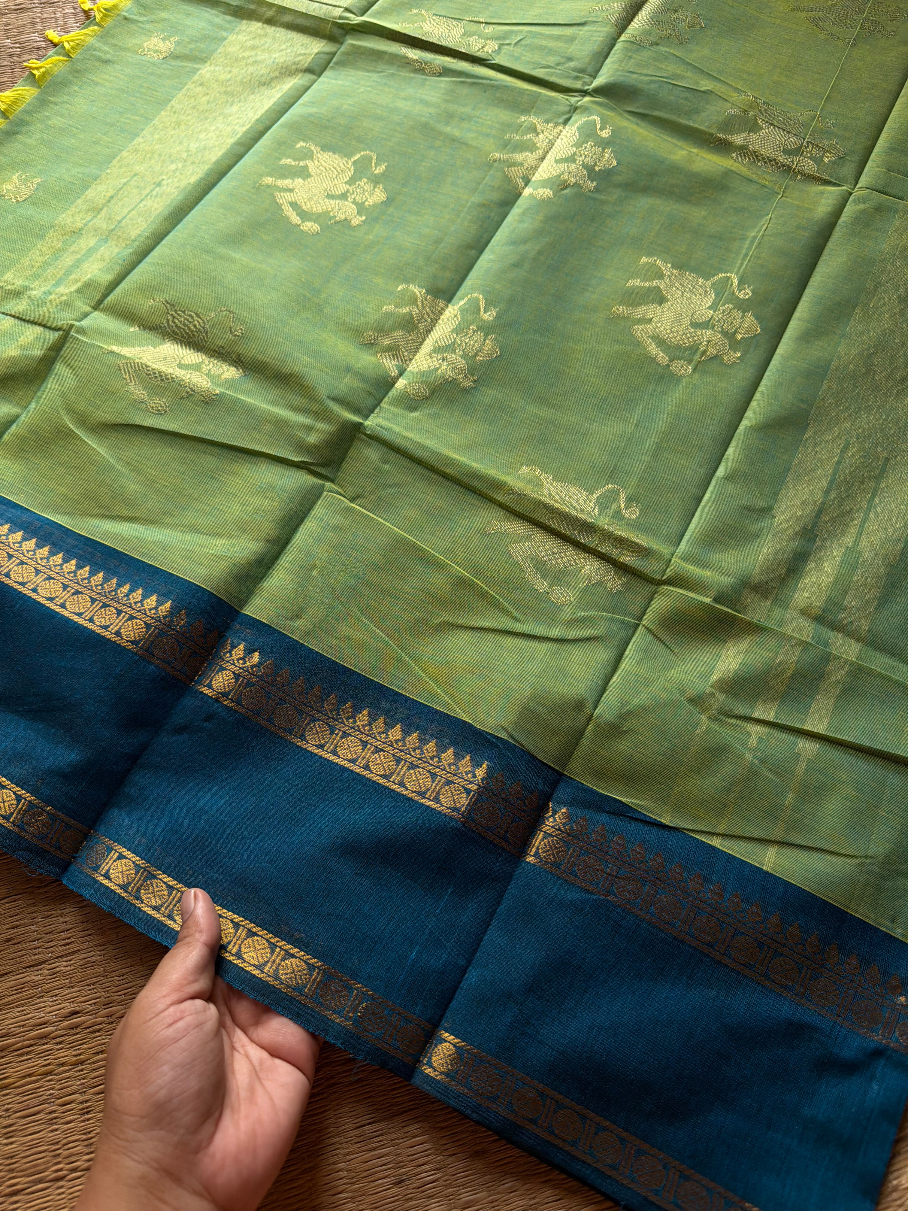 RF1379 Premium 120 count Rich Pallu Kanchi cotton saree with traditional gap border & yazhi pattern buttas ~ Dual tone Apple green