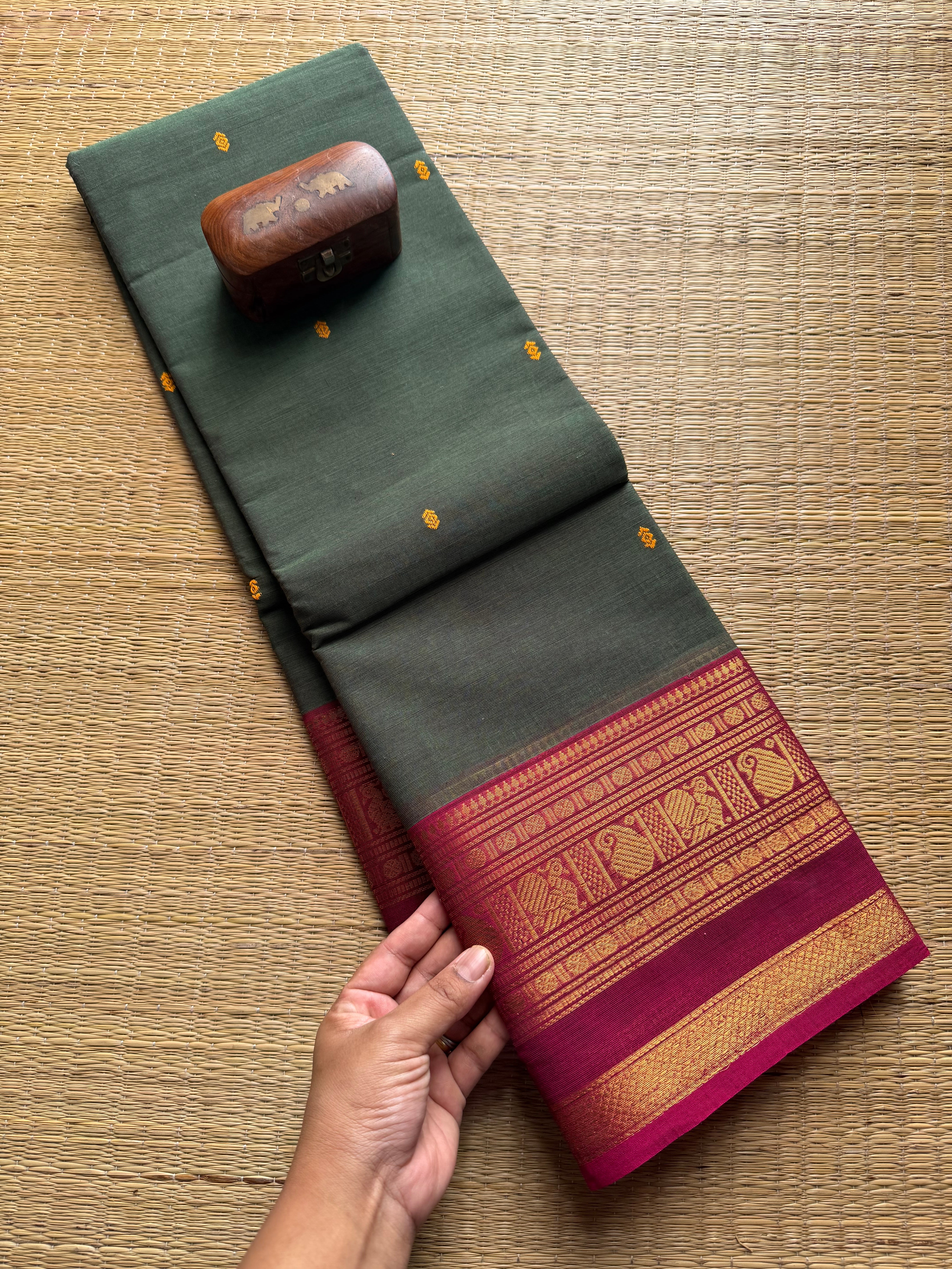 Dual Tone Bottle Green Shade With Contrast Border