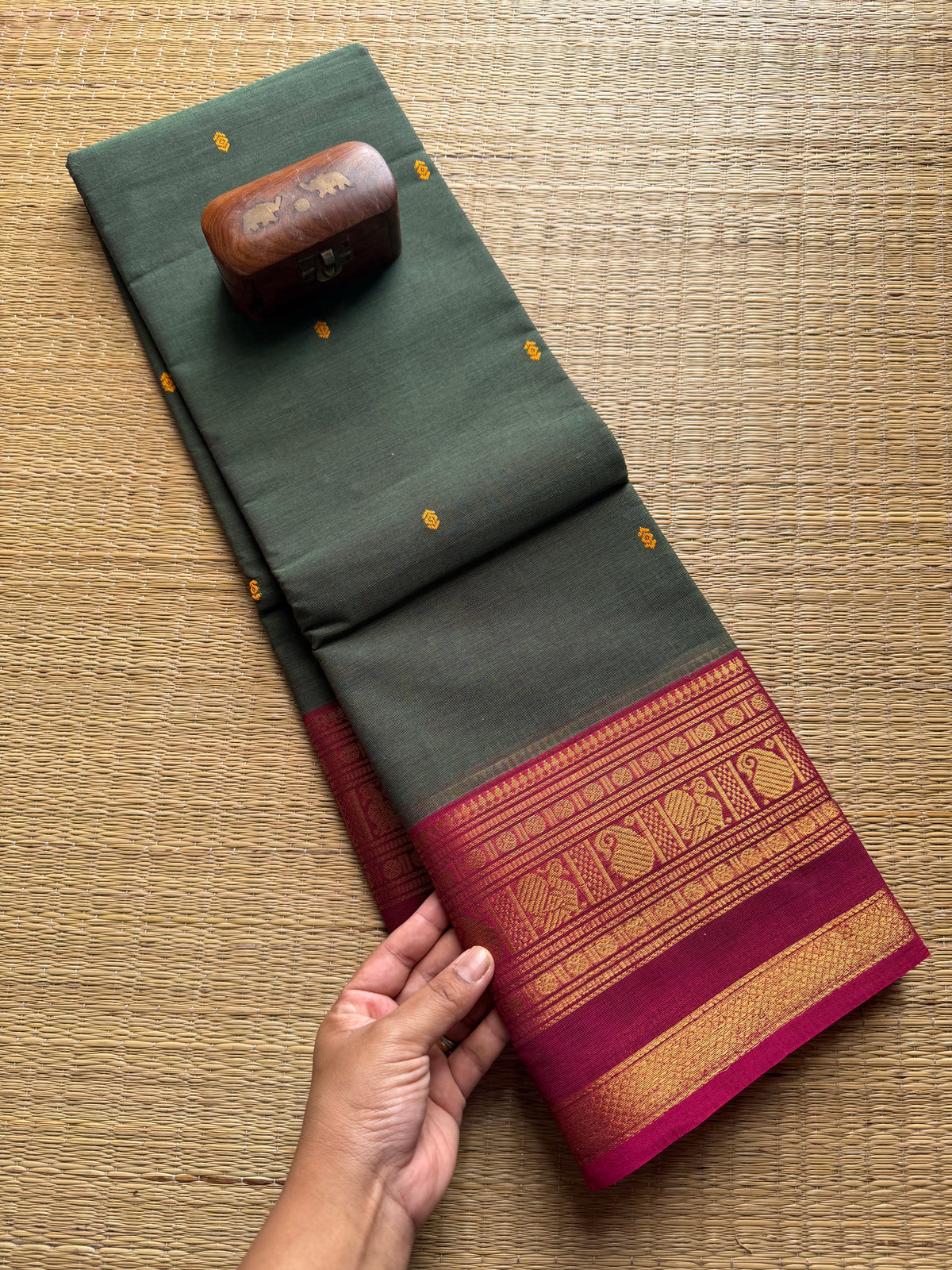 Dual Tone Bottle Green Shade With Contrast Border