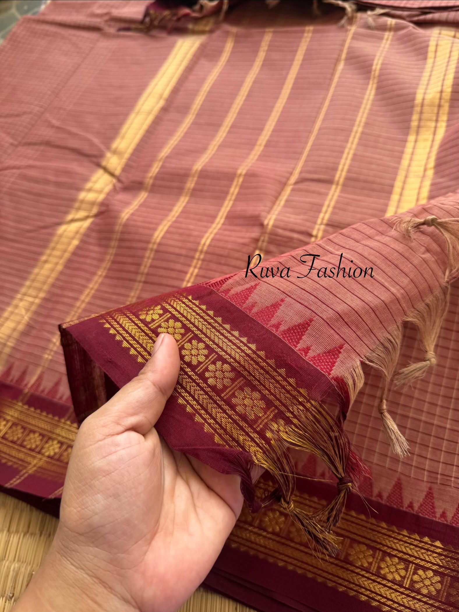 RF134 Dual Tone Onion Pink Shade Podi Kattam / small checks Kanchi cotton saree