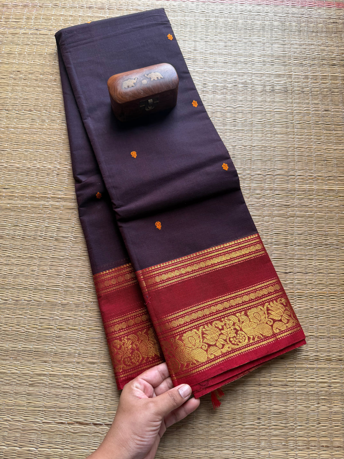 Arakku / Dark Maroon Kanchi Cotton Saree With Handmade Thread Buttas