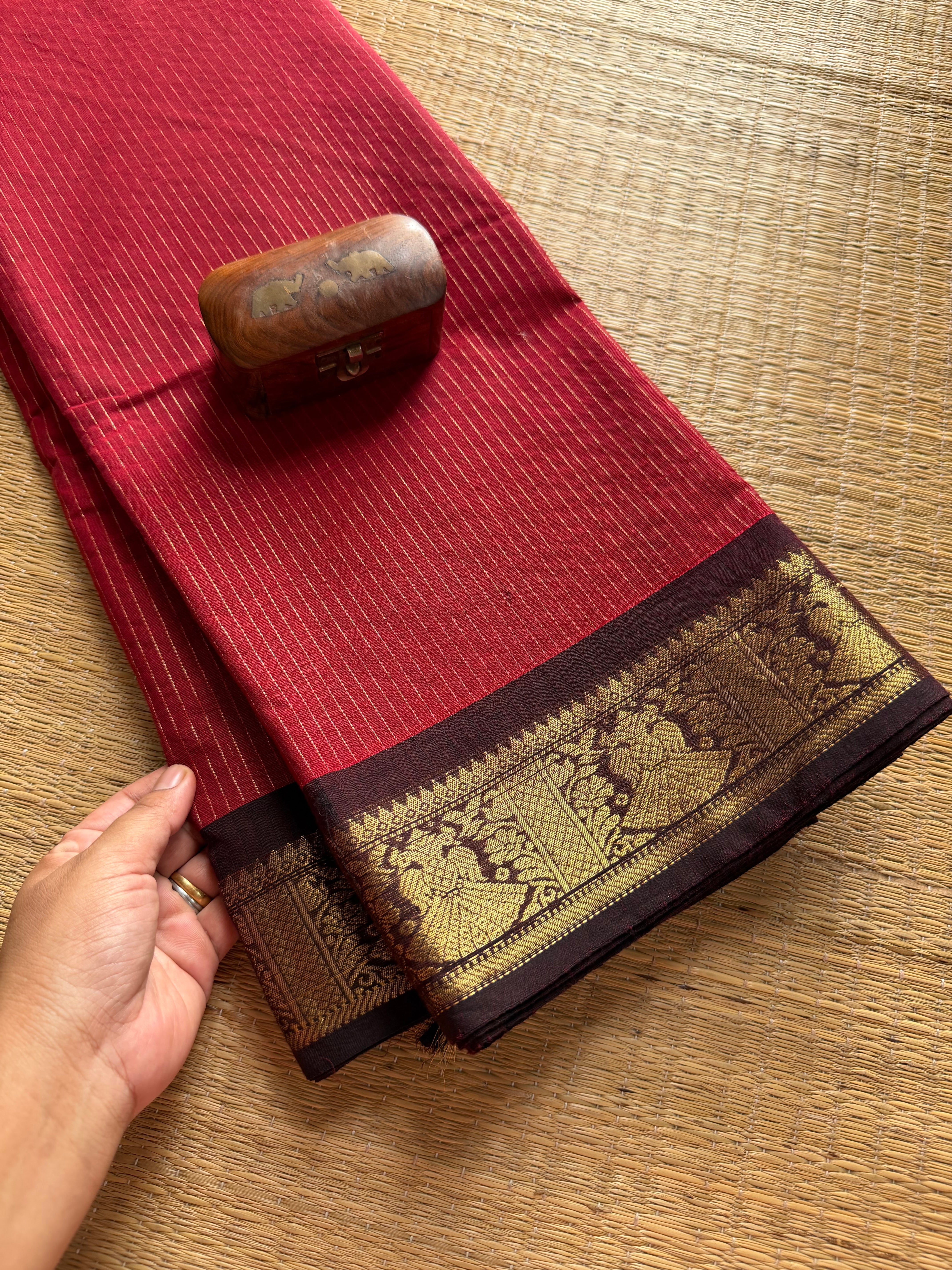 RF197 Maroon shade with contrast brown combination traditional Korvai style border Kanchi cotton saree with vaira Oosi pattern