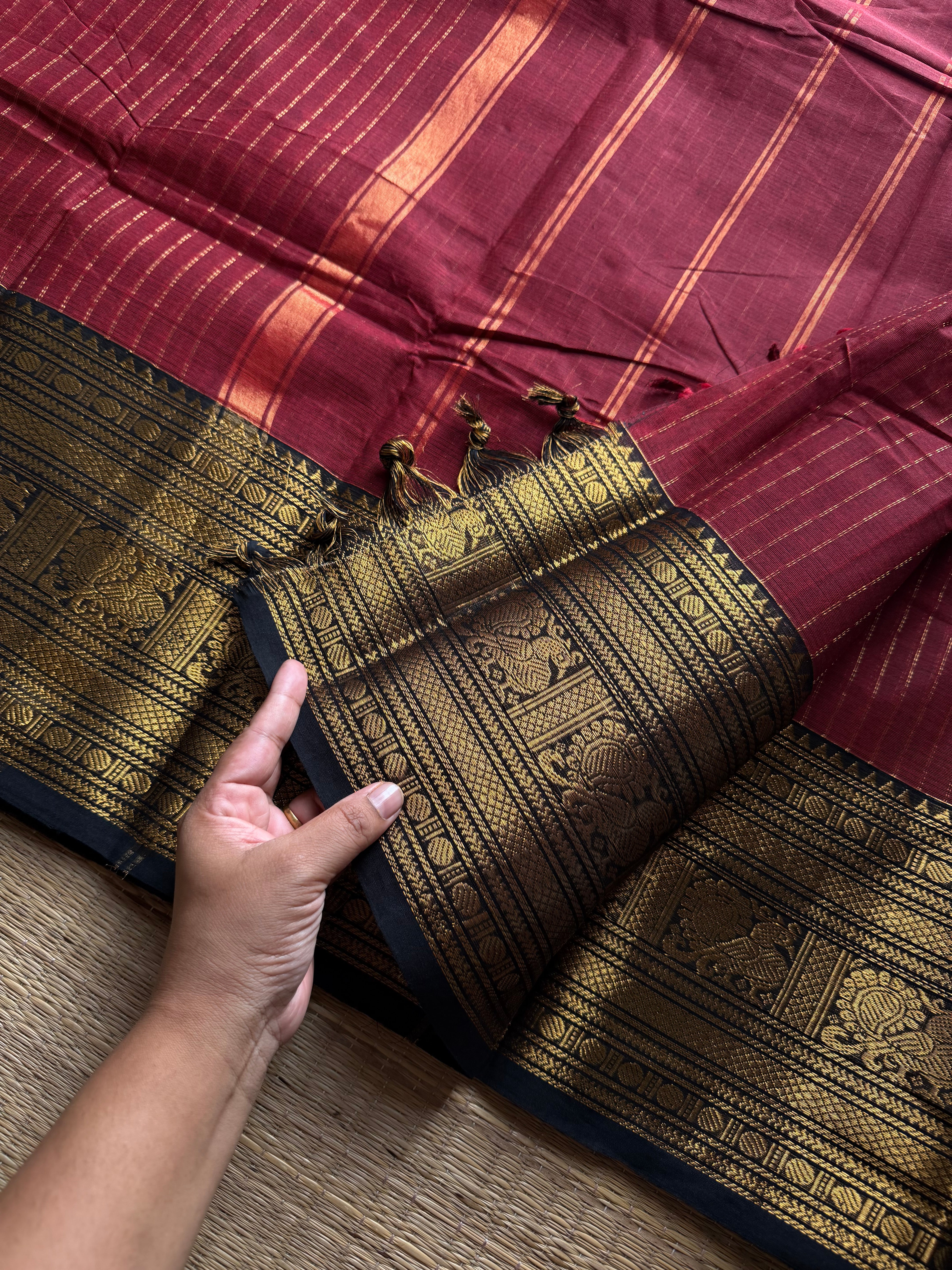 RF1167 Premium Vaira Oosi Pattern Kanchi cotton saree ~ Reddish maroon with black