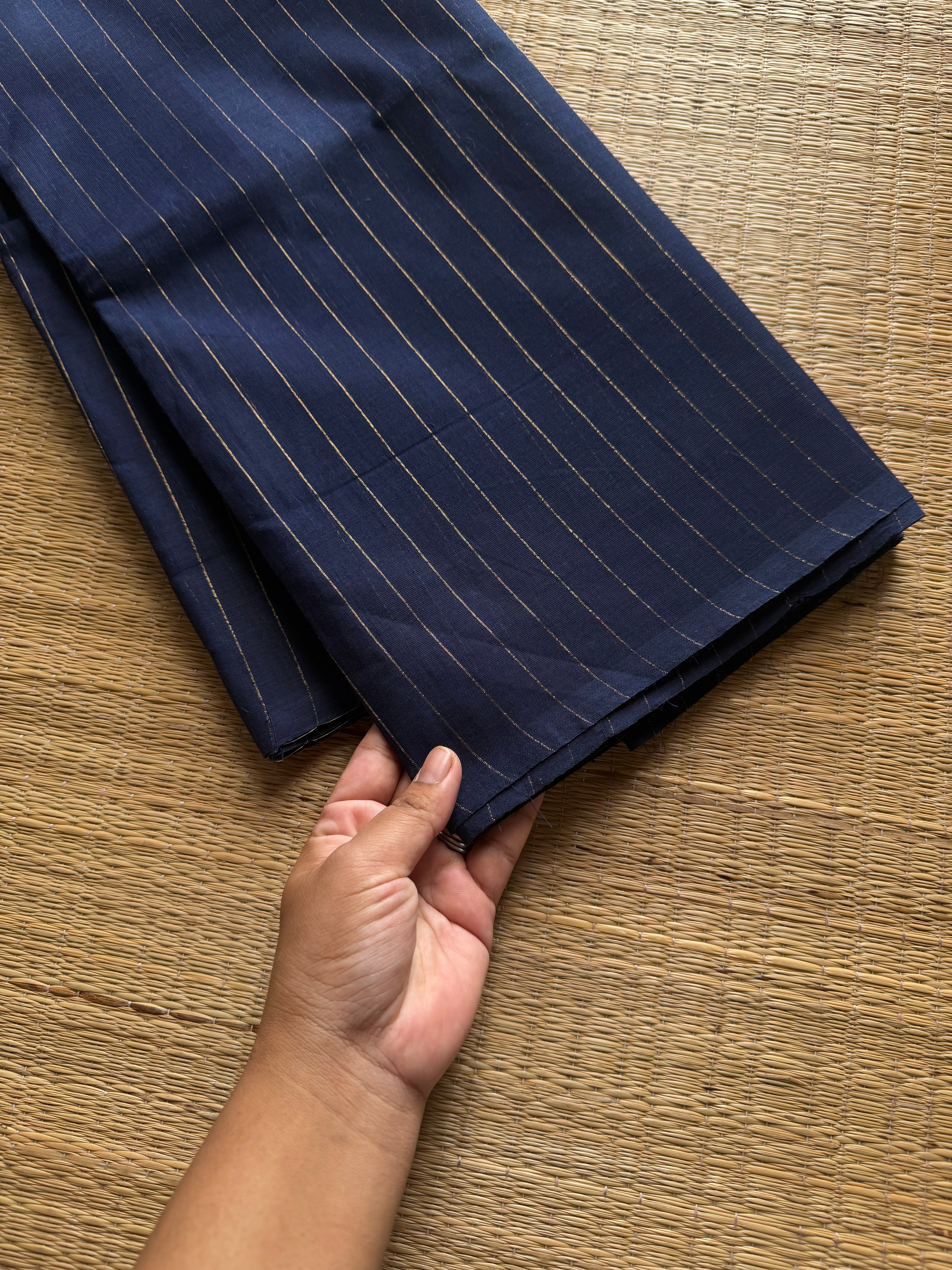 RF1216 Navy blue ~ Borderless soft Kanchi cotton saree with vaira Oosi pattern