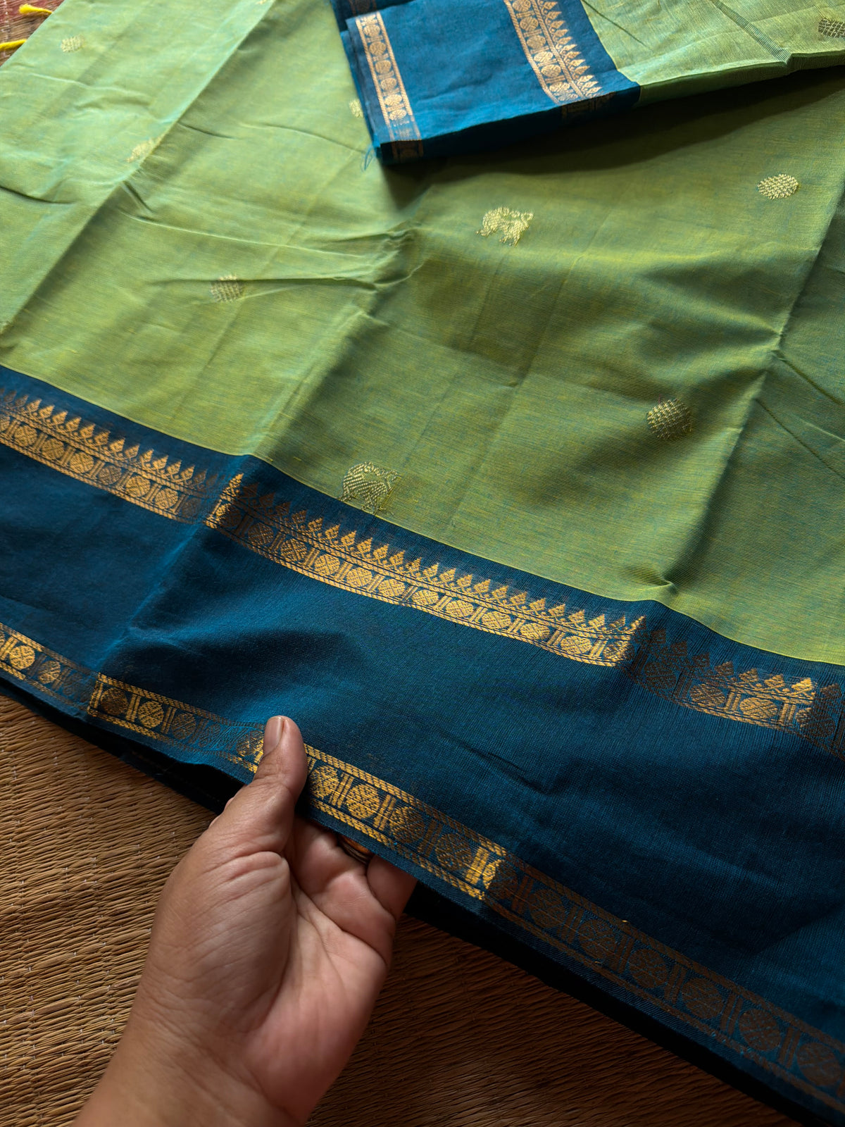 RF1379 Premium 120 count Rich Pallu Kanchi cotton saree with traditional gap border & yazhi pattern buttas ~ Dual tone Apple green
