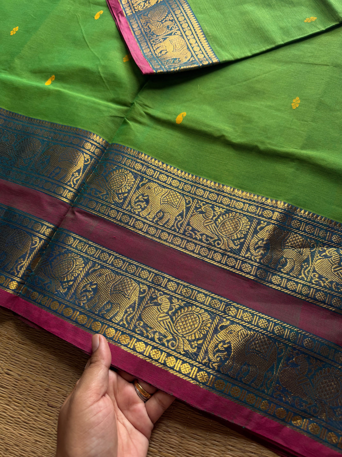 RF1329 Parrot green ~ Kanchi cotton Rettapet border saree