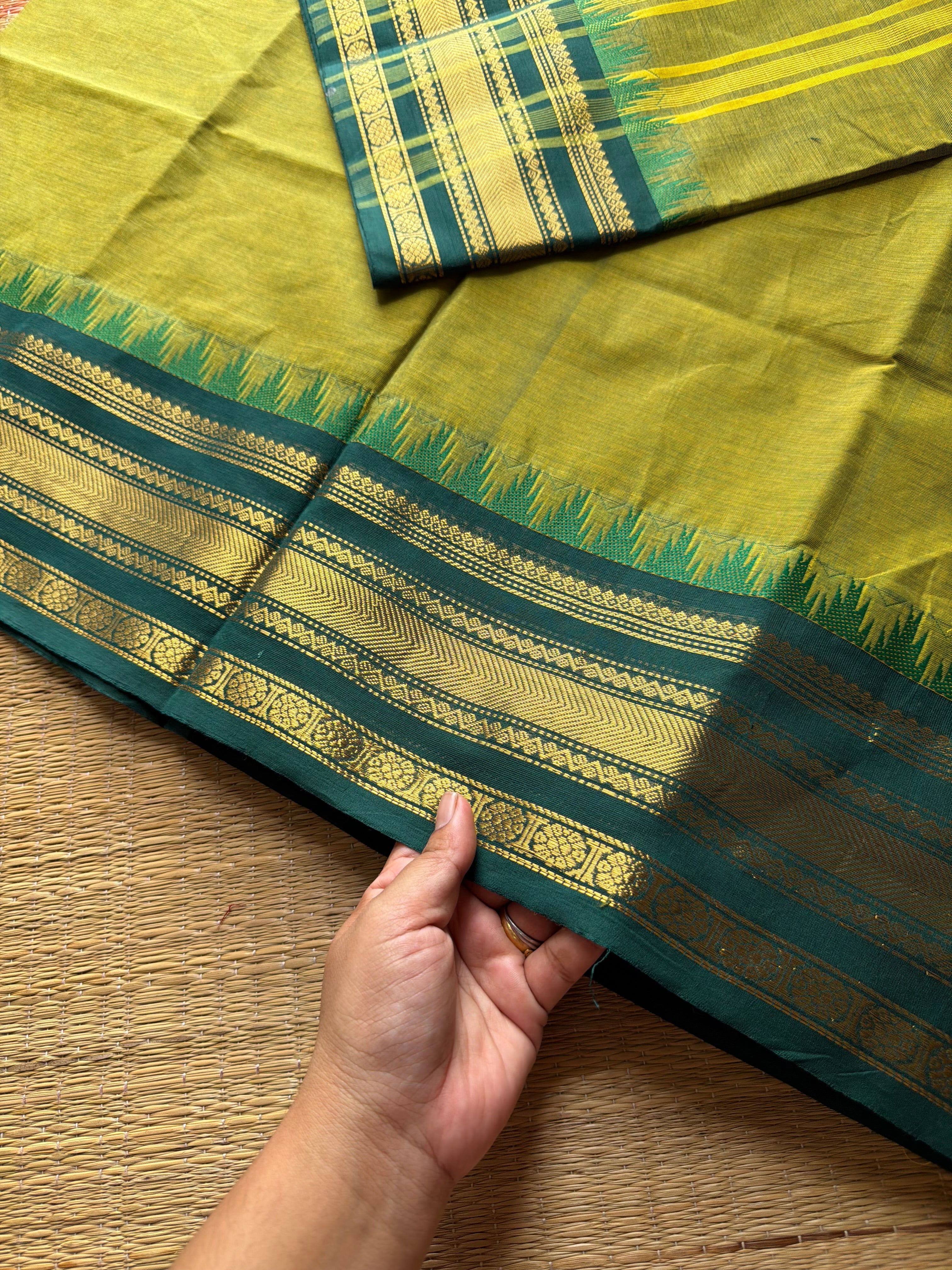 RF683 Thazhampoo border Kanchi cotton saree ~ Green