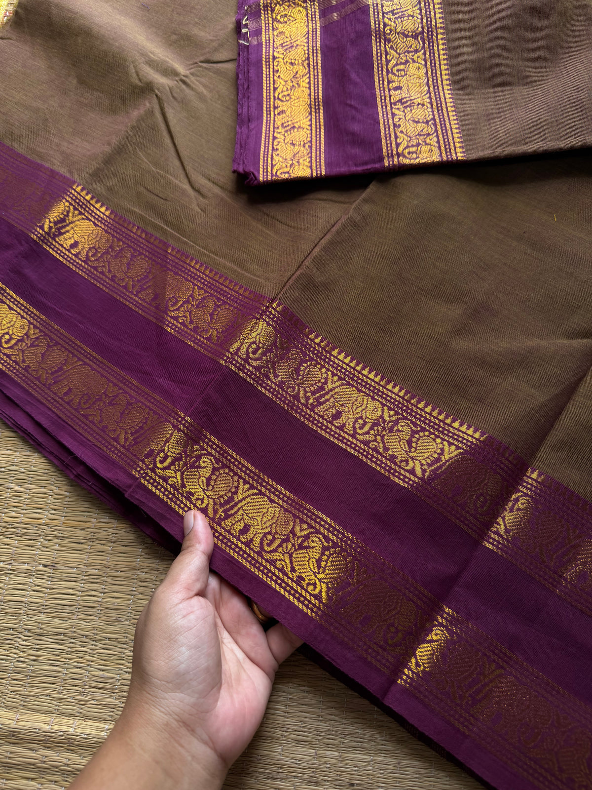 RF923 Dual tone olive brown shade ~ Silk saree inspired Kanchi cotton saree