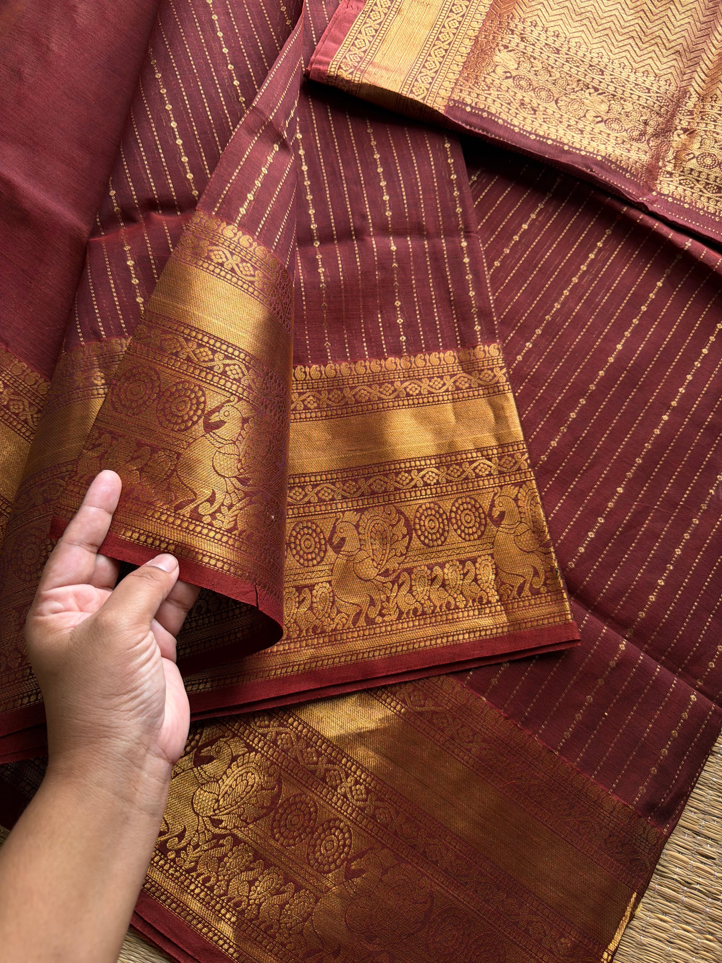 RF1415 Dual Tone Arakku shade ~ Premium Rich Pallu Kanchi cotton saree with intricate Zari woven vaira Oosi pattern & Annam pattern border
