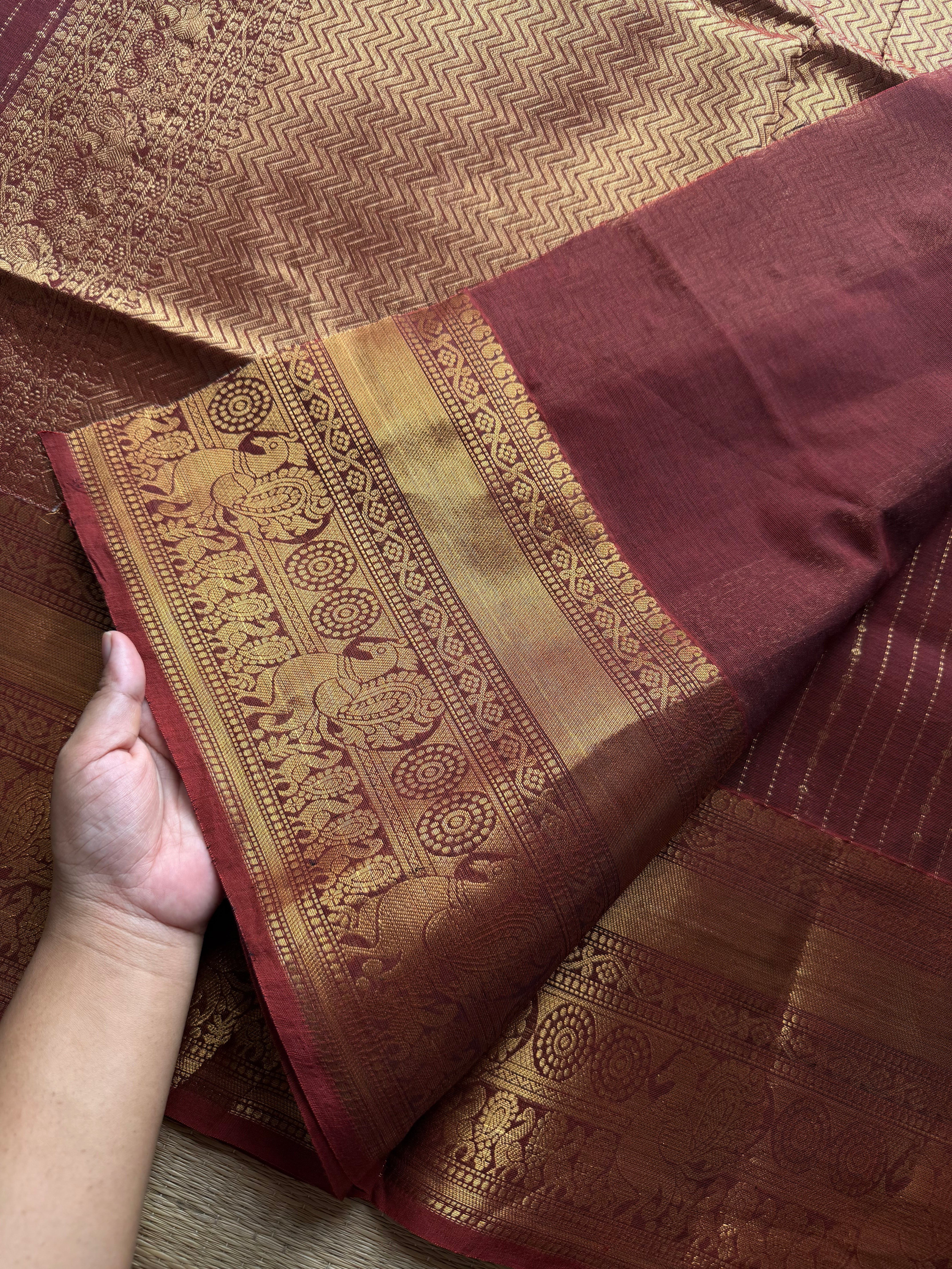 RF1415 Dual Tone Arakku shade ~ Premium Rich Pallu Kanchi cotton saree with intricate Zari woven vaira Oosi pattern & Annam pattern border